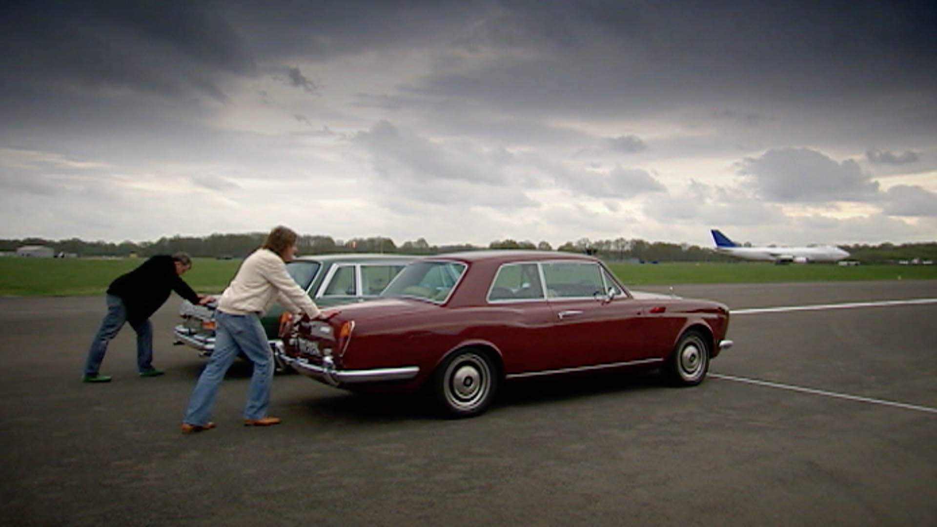 Top Gear: 11, Episode 5 - Classic Luxury Limo Shootout | MotorTrend