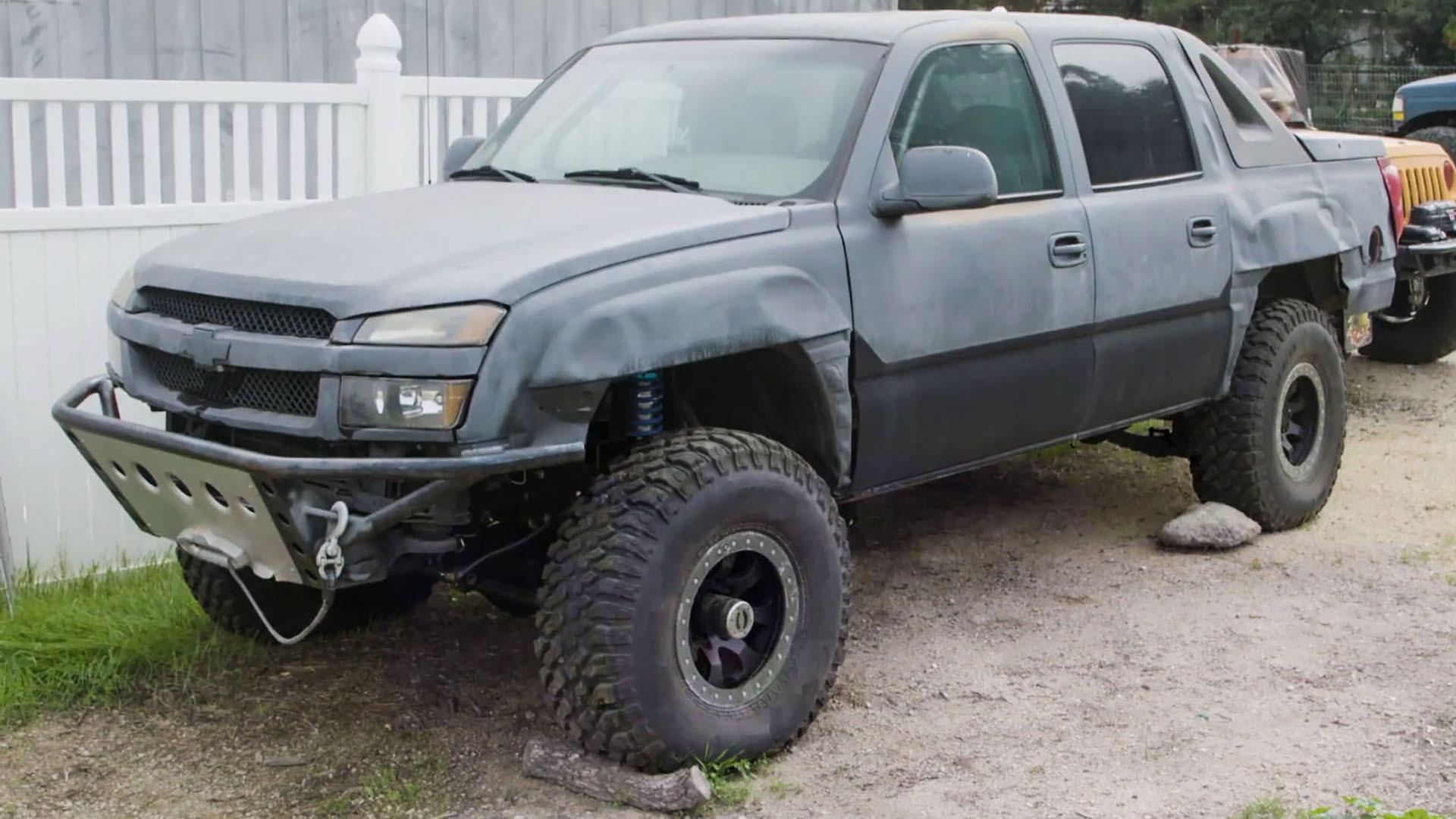 dirt every day extra 2 episode 20 2003 chevrolet avalanche ultimate adventure rig tour motortrend chevrolet avalanche ultimate adventure