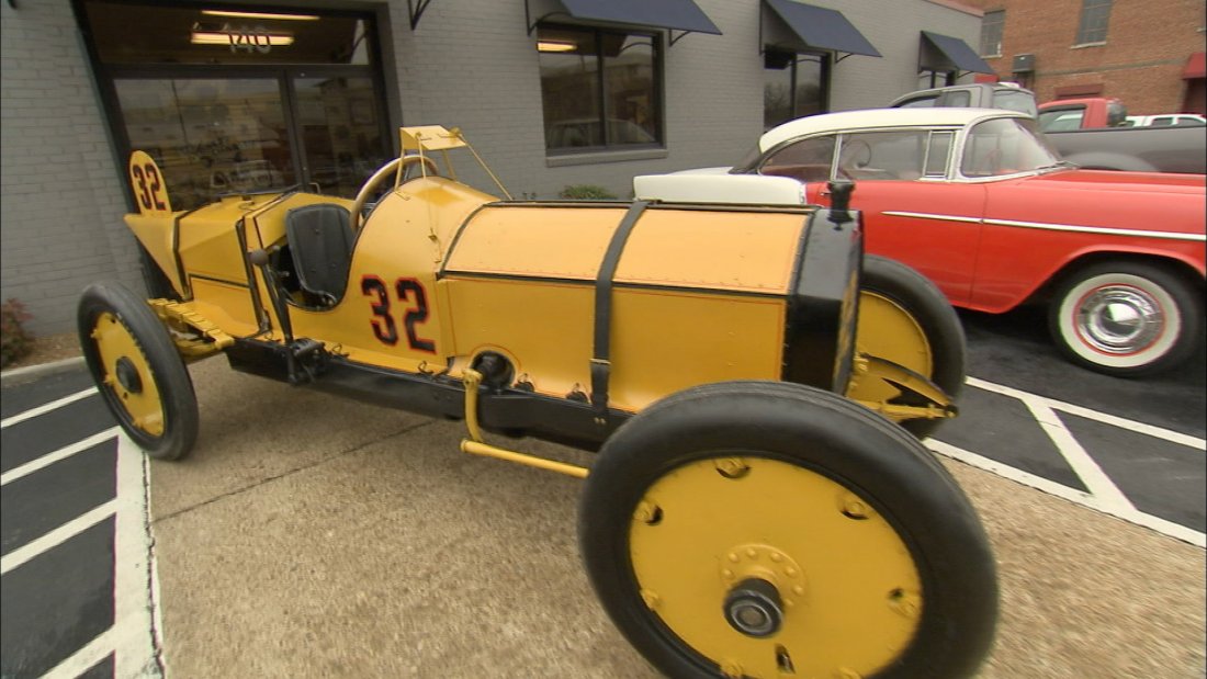Hot Rod TV: 12, Episode 3 - Honest Charley Garage | MotorTrend