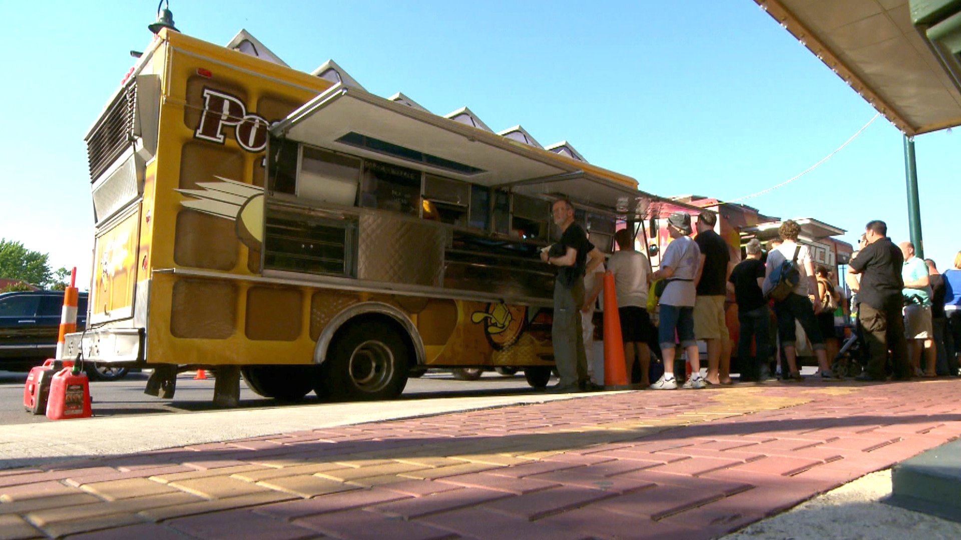 The Great Food Truck Race 3, Episode 6 Mistake by the Lake? MotorTrend
