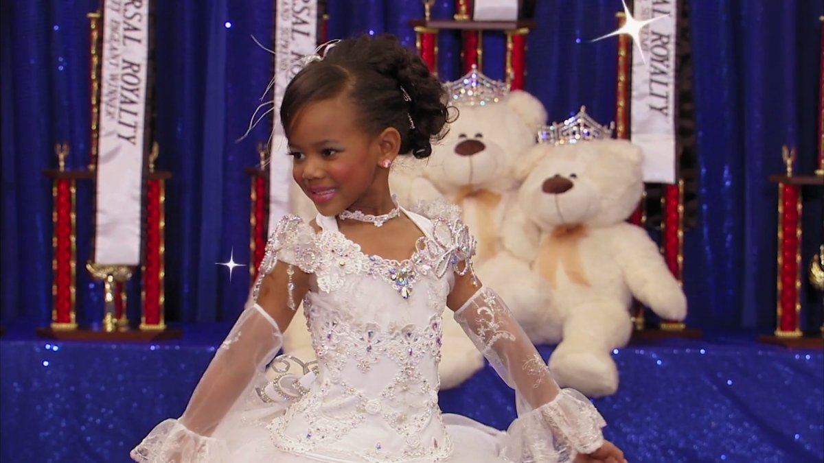 Toddlers & Tiaras - S7 E1 Universal Royalty Christmas - TLC GO