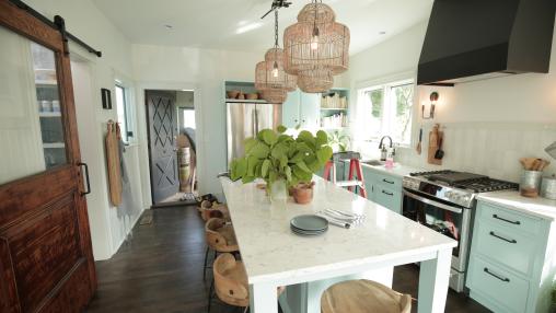 Farmhouse Fixer | HGTV