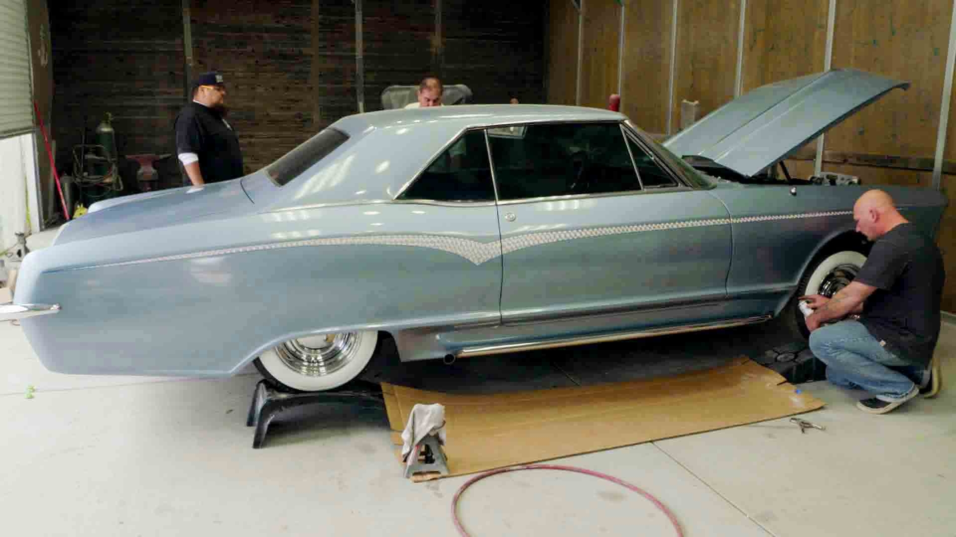 Full Custom Garage 5, Episode 4 Riviera Con Loco Part 2 MotorTrend