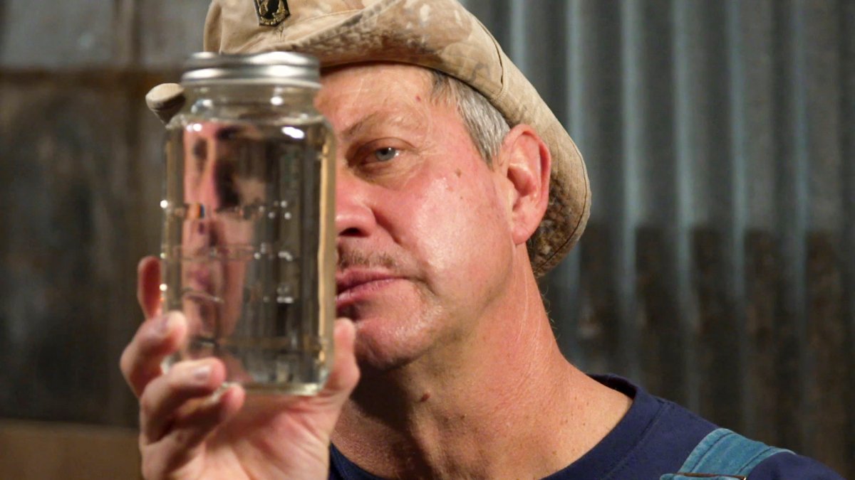 Moonshiners: Master Distiller - S5 E6 Firehouse Flameout - Discovery GO