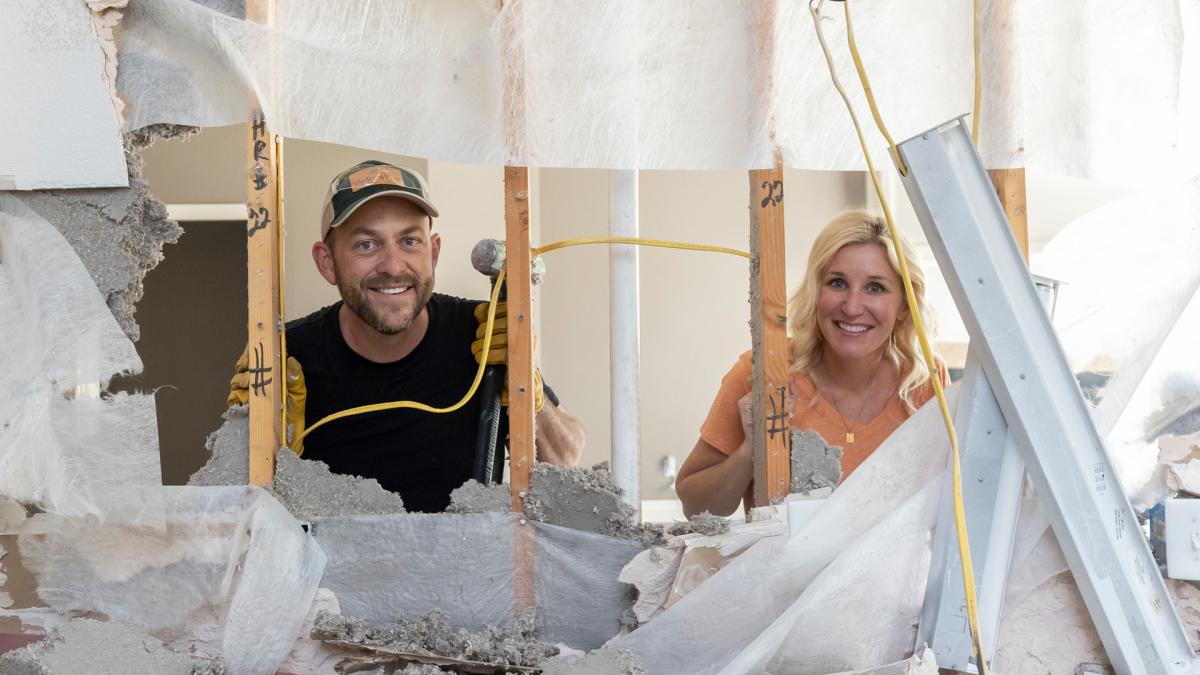 HGTV's 'Fixer To Fabulous' Renovation Series Returns For 16 Episodes –  Deadline