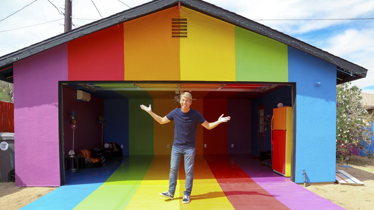 Zillow Gone Wild - S1 E8 Then There Were Eight - HGTV GO Zillow Gone Wild - S1 E8 Then There Were Eight - HGTV GO