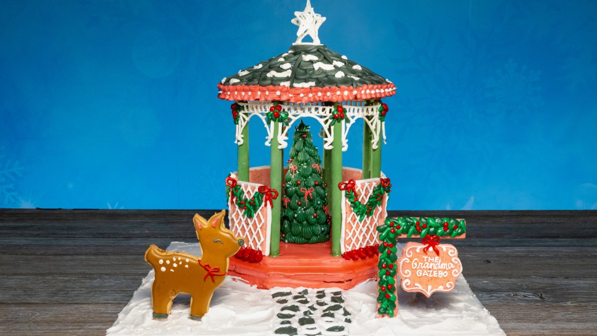Christmas Cookie Challenge - S8 E2 North Pole Town Square - Food