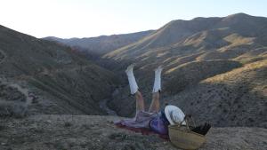 Sponge Snacks, Eats Toenails