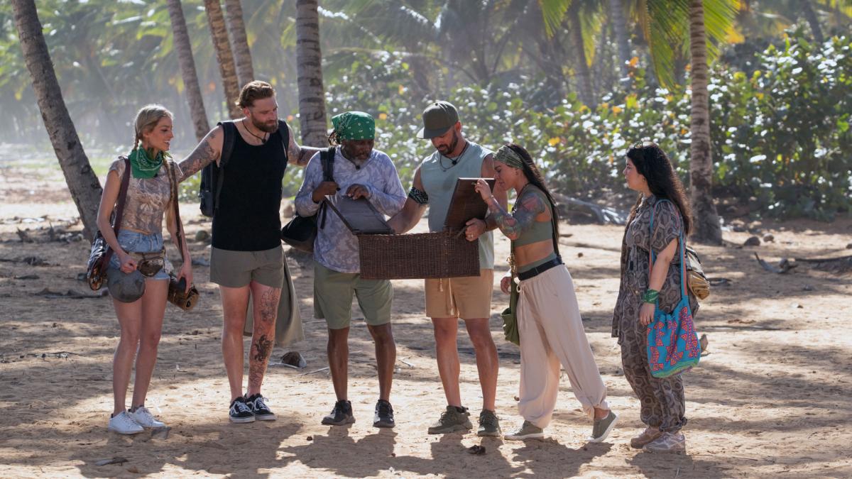 Chopped Castaways - S1 E1 Welcome to the Island - Food Network GO