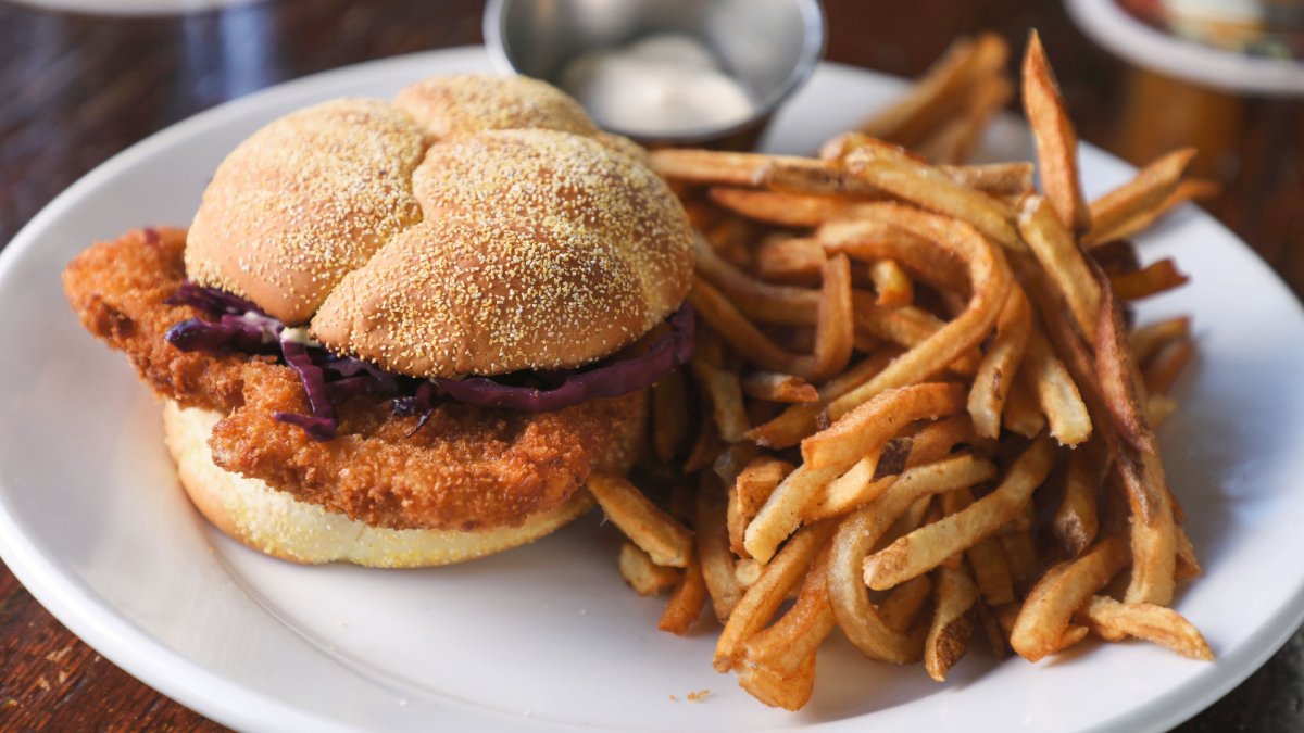 ミュージック Delivery DISH// WITH INDIES BEST Diners, Drive-Ins, and Dives - S56 E2 Triple D Nation: Schnitzel